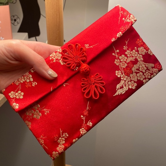 Red + gold flower 🌸 envelope - Picture 1 of 3